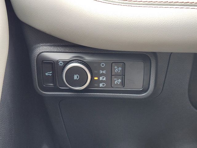 2025 Ford Explorer Active photo