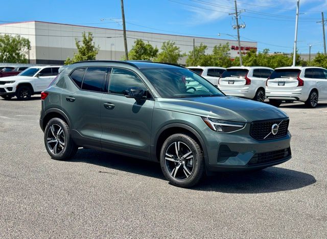 2026 Volvo XC40 B5 Core
