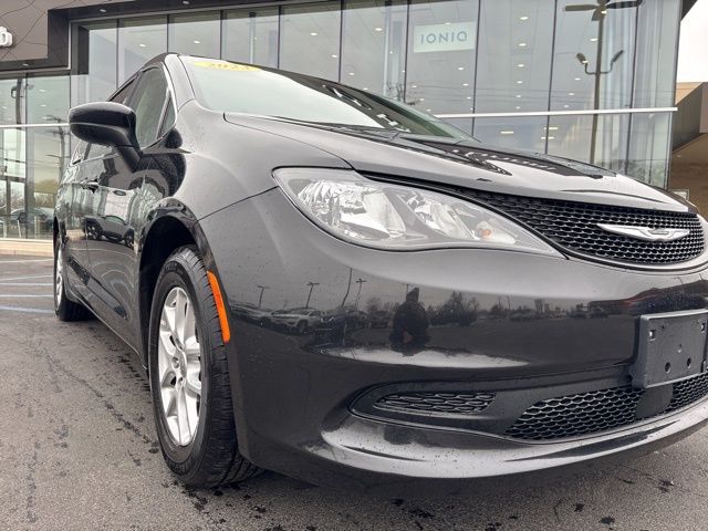 Used 2023 Black Chrysler LX image 13