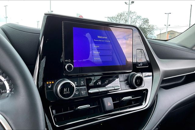 Used 2024 Toyota Highlander XLE 4D Sport Utility