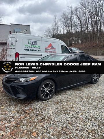 2019 Toyota Camry SE FWD