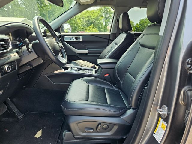 2023 Ford Explorer Limited photo