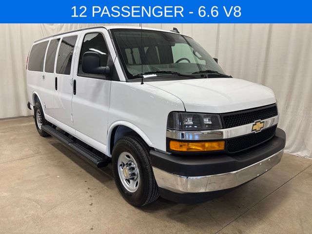 2025 Chevrolet Express 2500 LT RWD