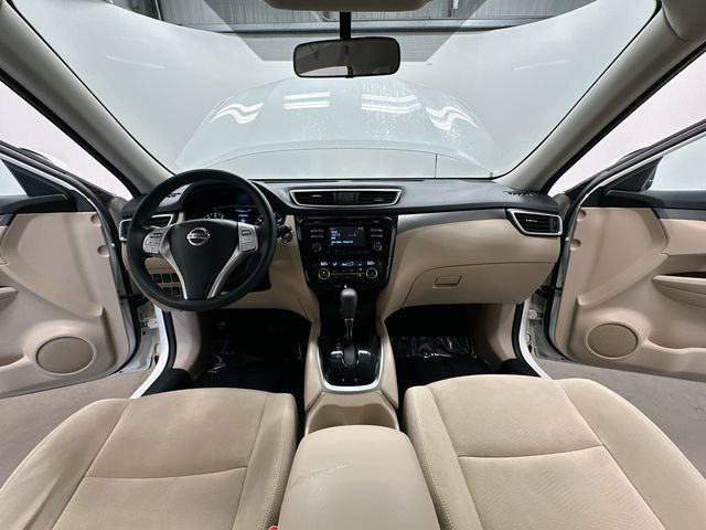 2016 Nissan Rogue SV White at Rafferty Subaru