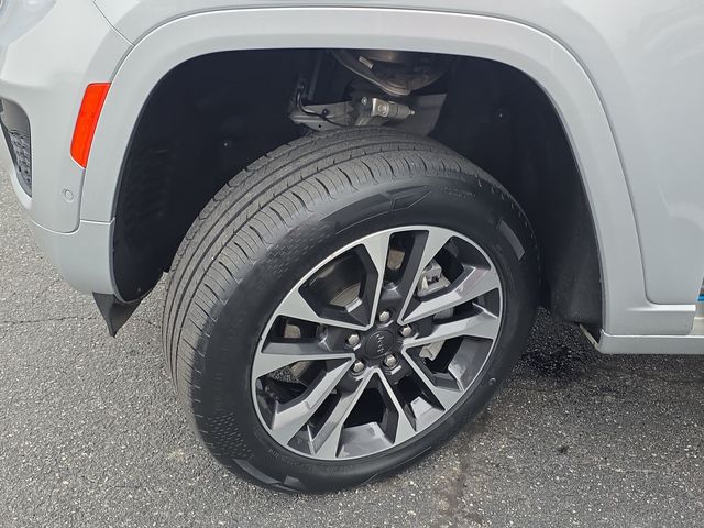 Used 2024 Silver Jeep Overland image 35