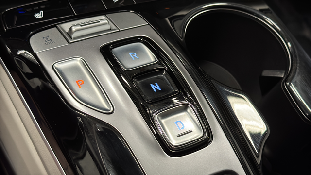 Used 2024 White Pearl Hyundai SEL Convenience image 19
