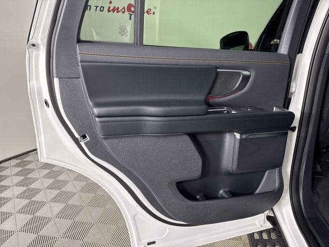 2025 Star White Metallic Tri-Coat Ford Expedition 4X4 SUV