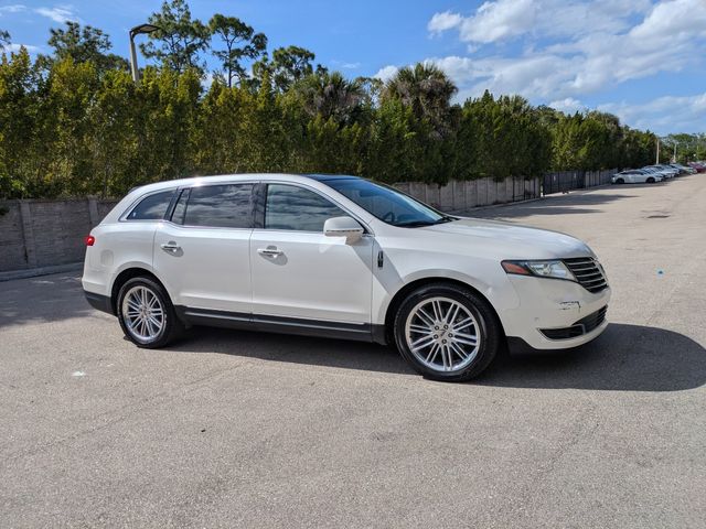White Platinum Clearcoat Metallic 2018 Lincoln MKT Reserve AWD SUV / Crossover All-Wheel Drive 6-Speed Automatic