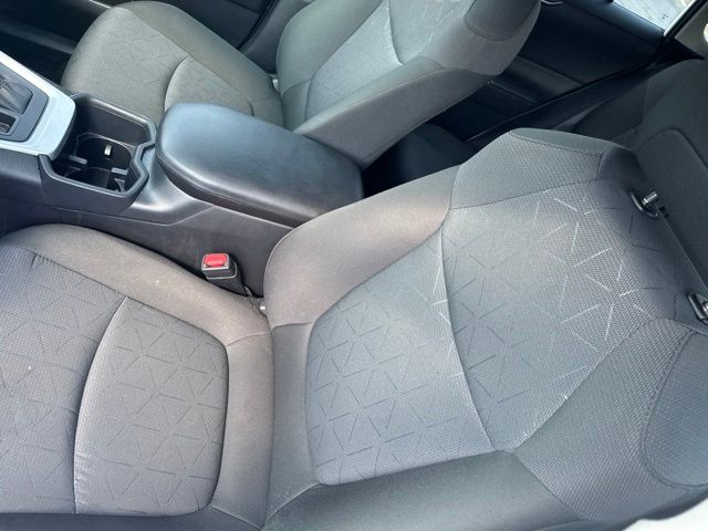 2025 Toyota RAV4 XLE - Photo 11