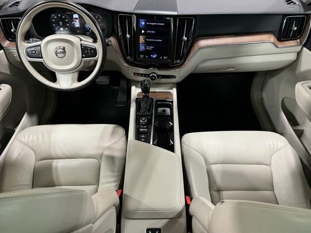 2021 Volvo XC60 T5 Momentum 27