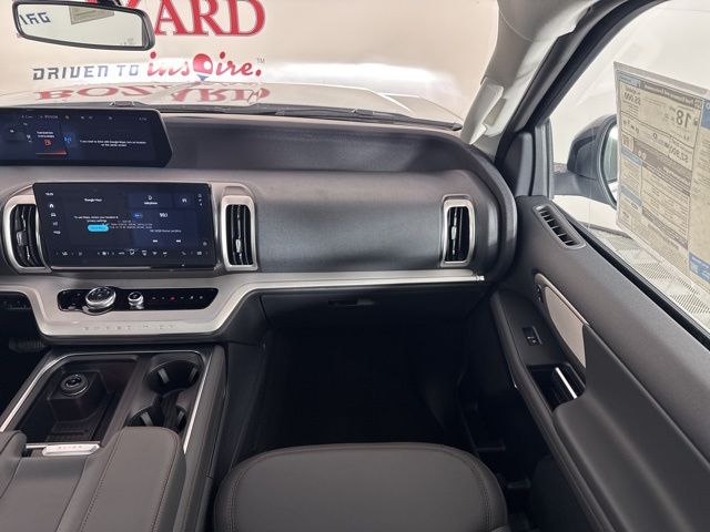 2025 Space Silver Metallic Ford Expedition Max 4X4 SUV