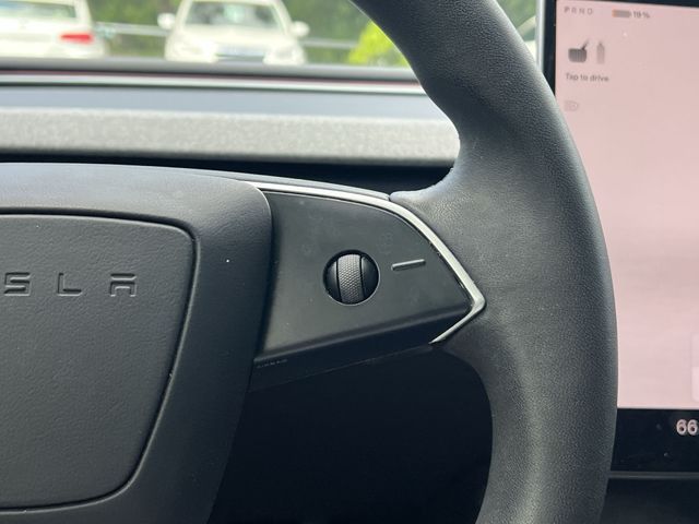 Used 2025  Tesla Long Range image 27