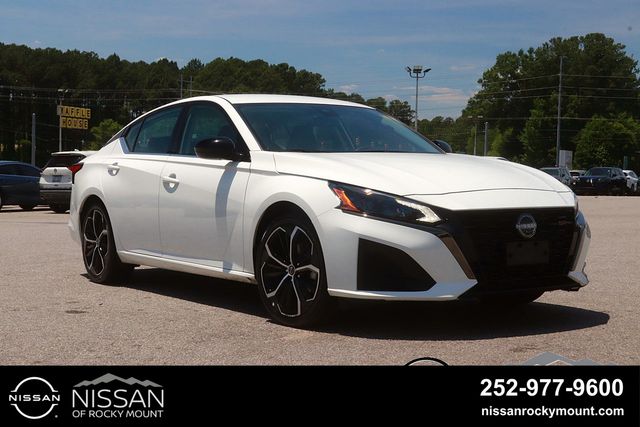 Glacier White 2024 Nissan Altima Sedan Front-Wheel Drive Continuously Variable Transmission