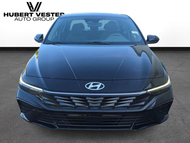 Used 2025 Hyundai Elantra Sedan