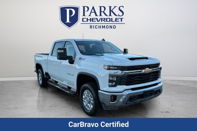 Summit White 2025 Chevrolet Silverado 2500HD Pickup Truck Four-Wheel Drive Automatic