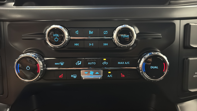 Used 2024 Oxford White Ford XLT image 16