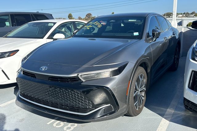  2023 Toyota Crown XLE AWD   
