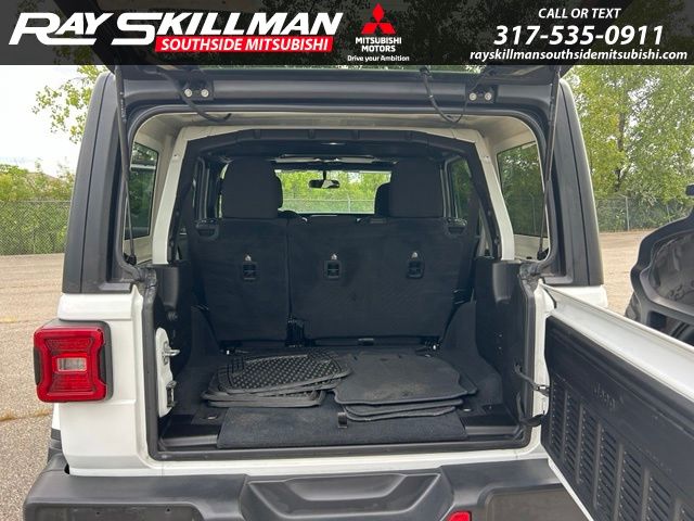 Used 2019 White Jeep Unlimited Sahara image 8