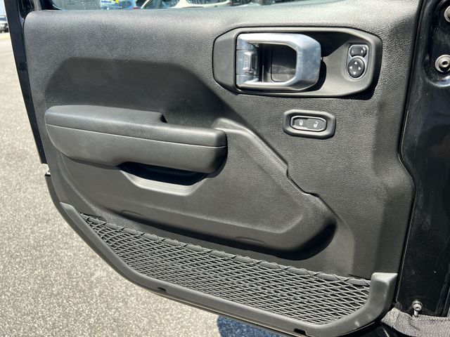Used 2022 Black Jeep Willys image 31
