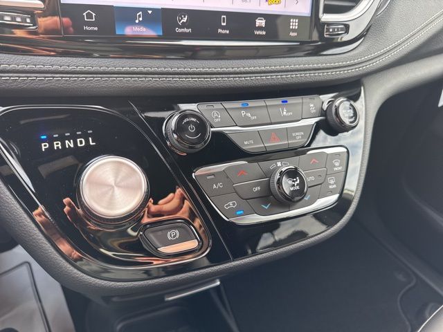 New 2026 White Chrysler Select image 19