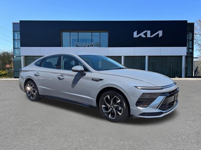 2025 Hyundai Sonata SEL's photo