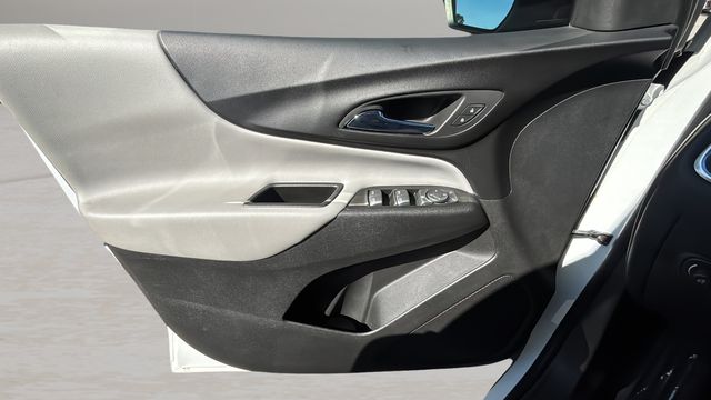 Used 2022 White Chevrolet LS image 17