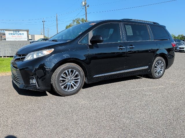 Midnight Black Metallic 2019 Toyota Sienna Minivan Front-Wheel Drive 8-Speed Automatic