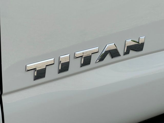 2024 Nissan Titan SV 21