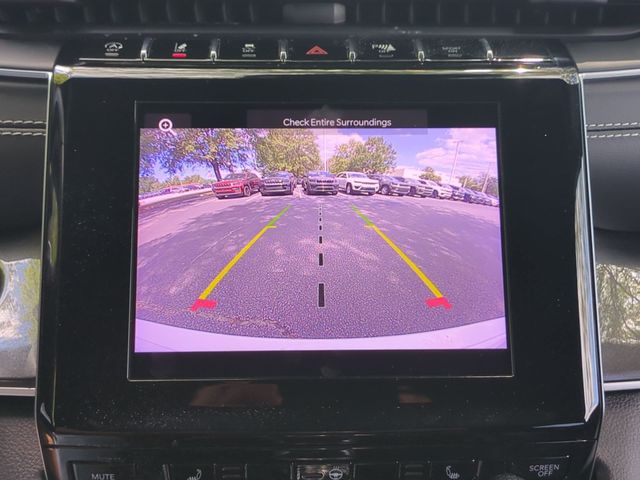 Used 2022 White Jeep Altitude image 25