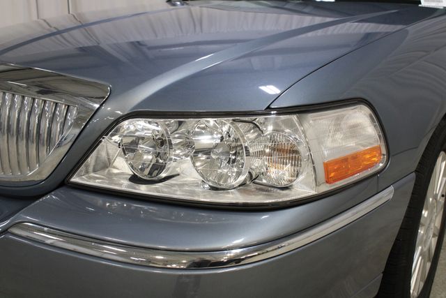 Used 2003 Silver Lincoln Signature image 29
