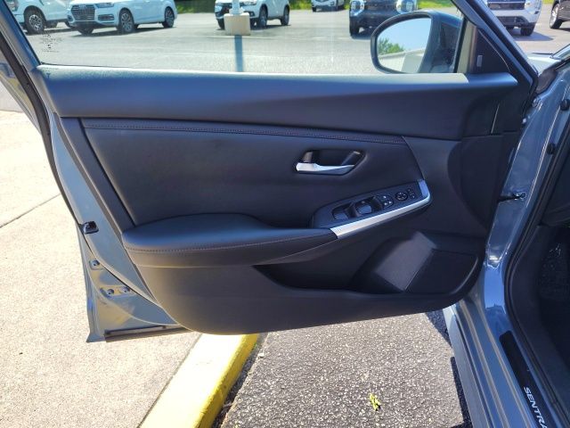 Used 2025 Gray Nissan SR image 12