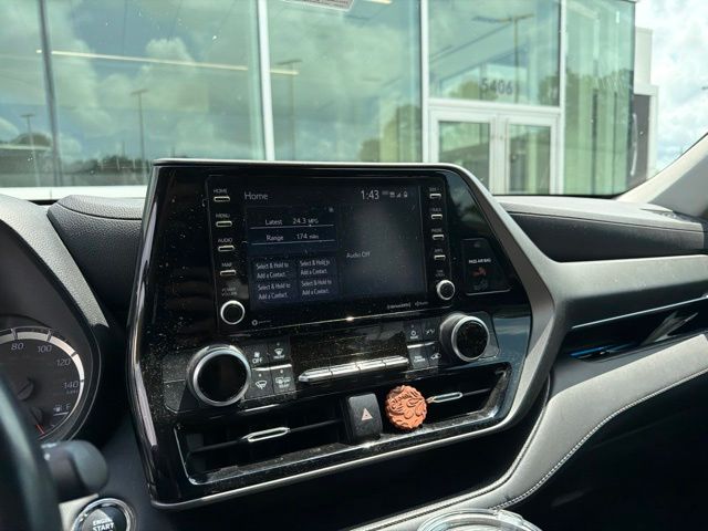 Used 2022 Gray Toyota LE image 12