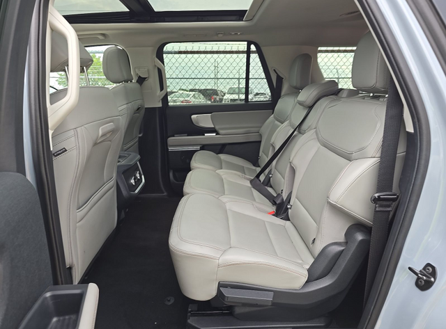 2025 Gray Metallic Ford Expedition Max Active 4X4 SUV
