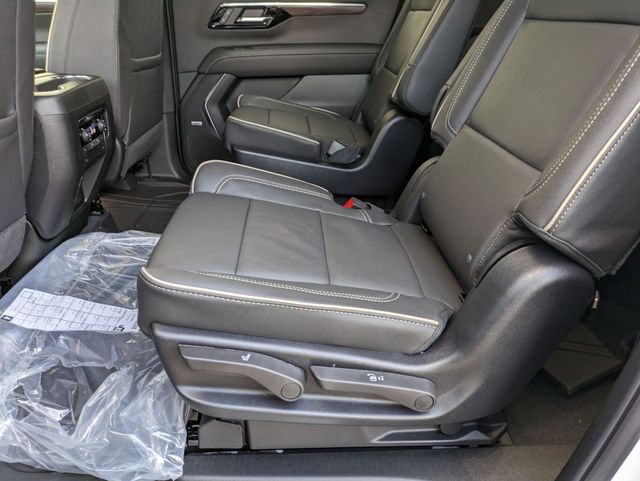 2025 Chevrolet Suburban Premier photo