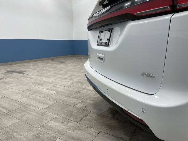 2023 Chrysler Pacifica Touring L photo