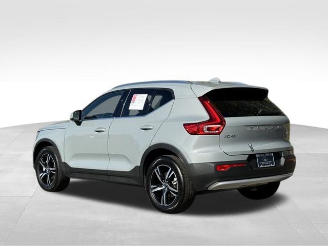 2024 Volvo XC40 B5 Core 3