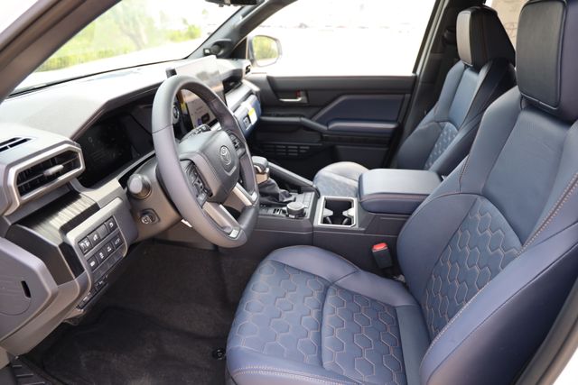 2026 Toyota 4Runner i-FORCE MAX Hybrid Platinum - 11