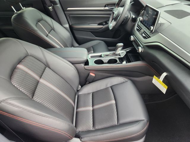 2025 Nissan Altima 2.5 SR photo 9