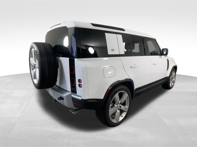 2024 Land Rover Defender 110 SE 6