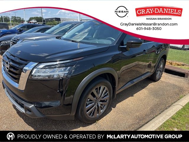 2024 Nissan Pathfinder SL 2WD's photo