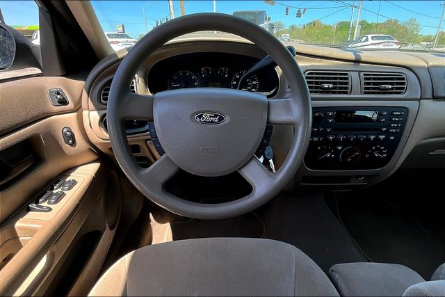 Used 2005 Ford Taurus SE 4D Sedan