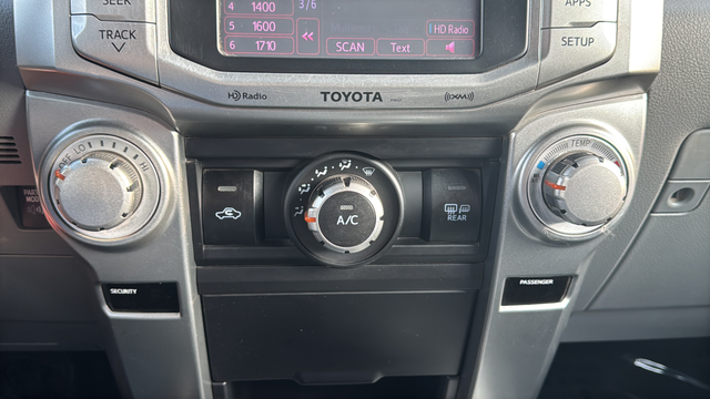 Used 2013 Classic Silver Metallic Toyota SR5 image 17