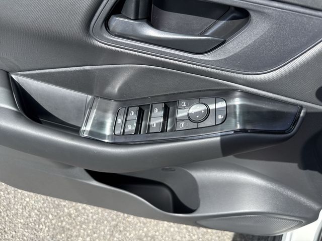 Used 2026 White/off-white Nissan S image 26