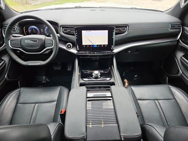 2024 Jeep Wagoneer Base Silver at River Oaks CDJR