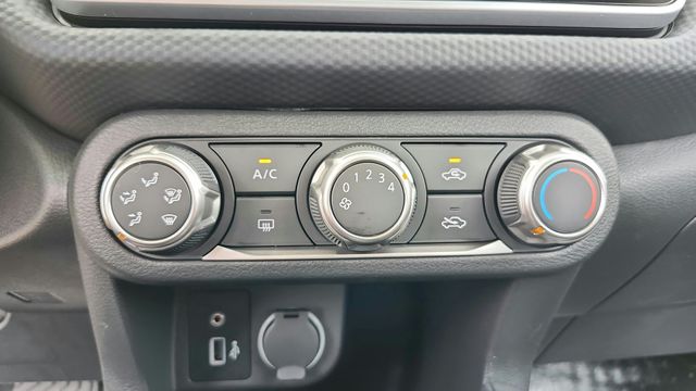 2025 Nissan Kicks Play