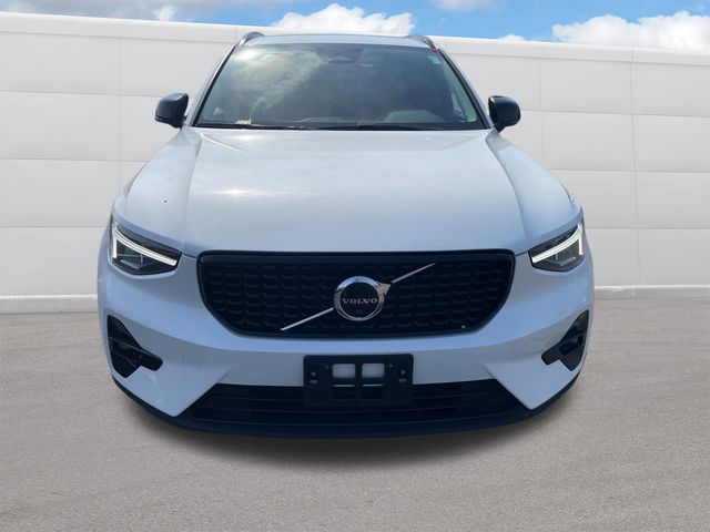 2023 Volvo XC40 B5 Plus Dark Theme 12