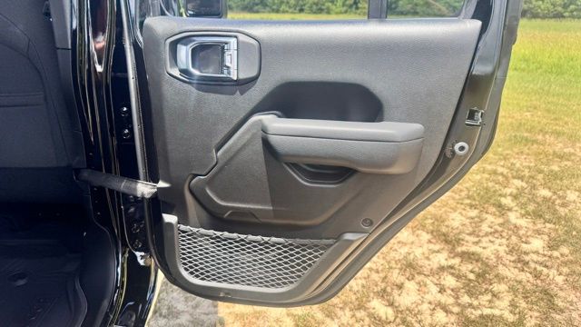 new 2025 Jeep Gladiator car, priced at $33,237