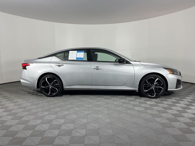 2023 Nissan Altima 2.5 SR 11