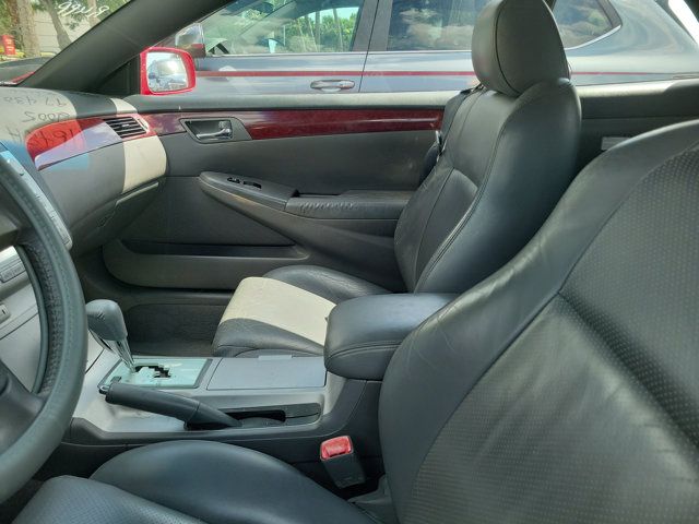 Used 2005 Red Toyota SE image 4