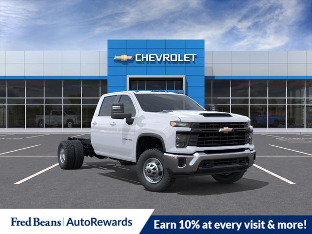 Summit White 2026 Chevrolet Silverado 3500HD Pickup Truck Four-Wheel Drive Automatic